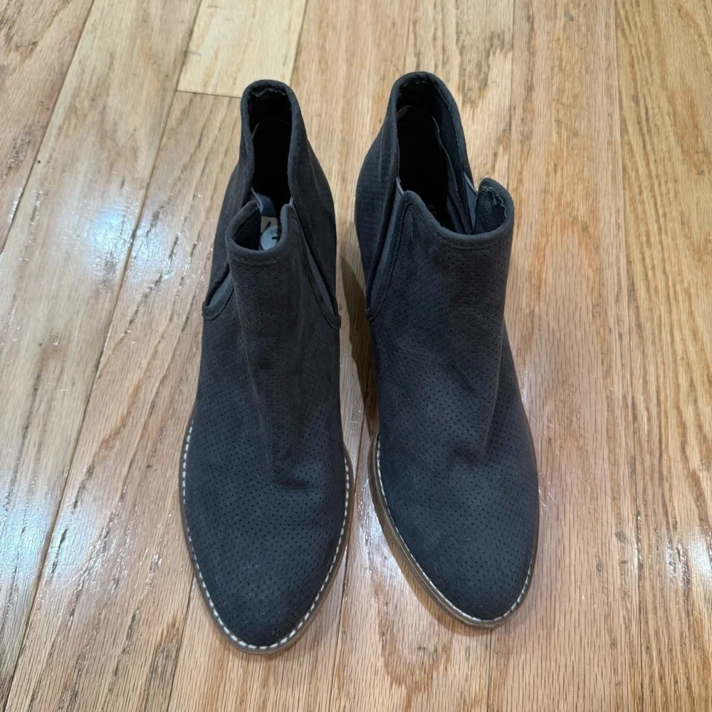 Dolce Vita breana faux suede bootie ankle size 7